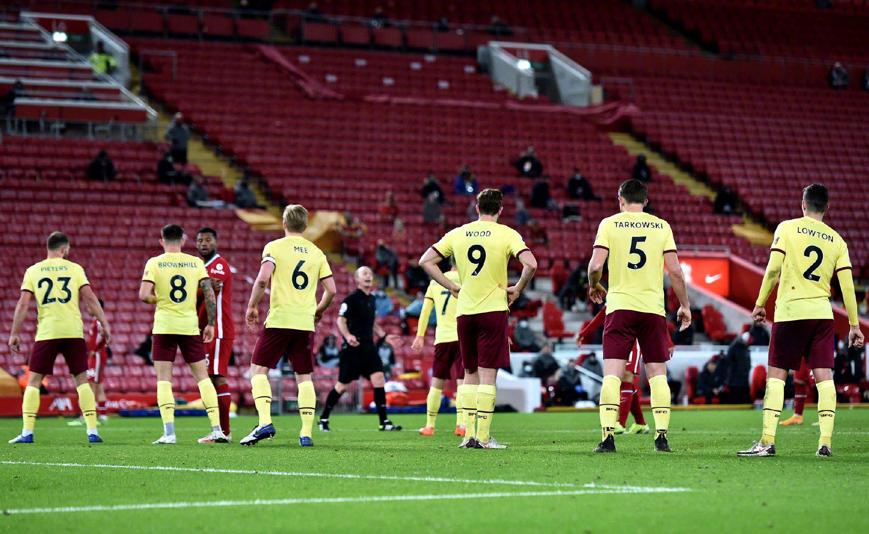 中国足球应 中国足球应