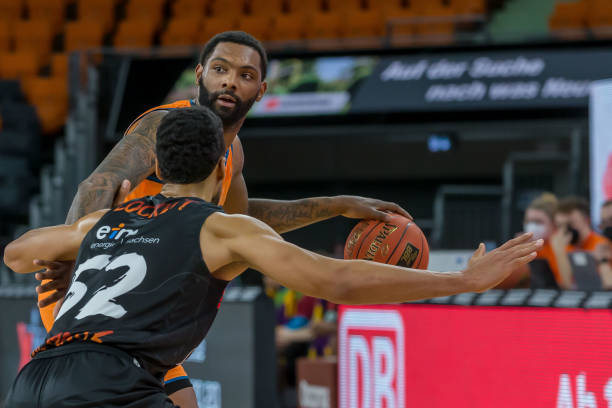 此次比赛成 此次比赛成